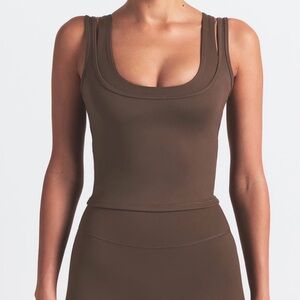 SKIMS Scoop Neck Crop Tank Top - Brown